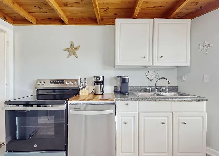 Downstairs Duplex Near The With Full Kitchen Wifi Cable Partial Ac *