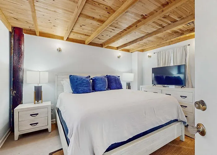Holiday home Downstairs Duplex Near The With Full Kitchen Wifi Cable Partial Ac
