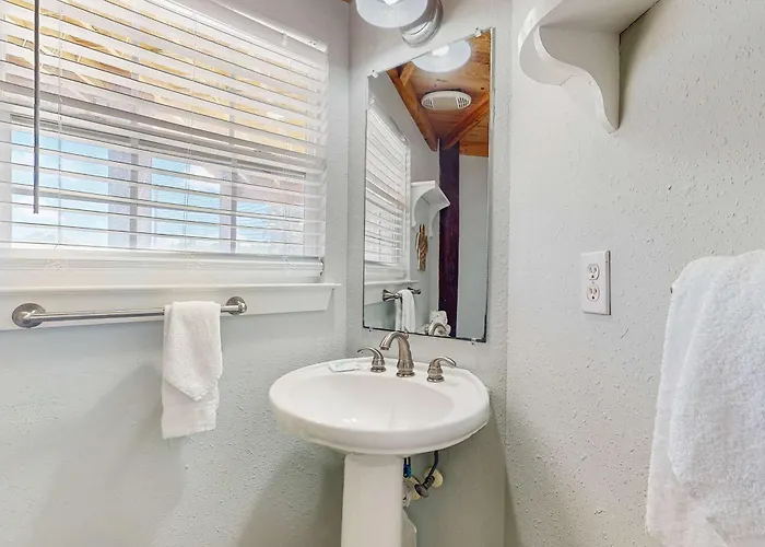 Downstairs Duplex Near The With Full Kitchen Wifi Cable Partial Ac Holiday home Gulf Shores