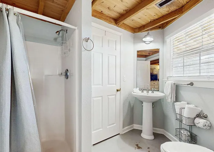Downstairs Duplex Near The With Full Kitchen Wifi Cable Partial Ac Holiday home Gulf Shores